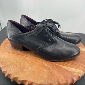 Tamaris low black Lace Up Leather Bootie Sz 40 US 8.5